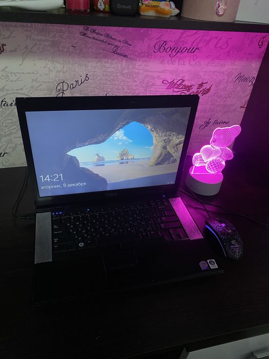 Ноутбук DELL працює