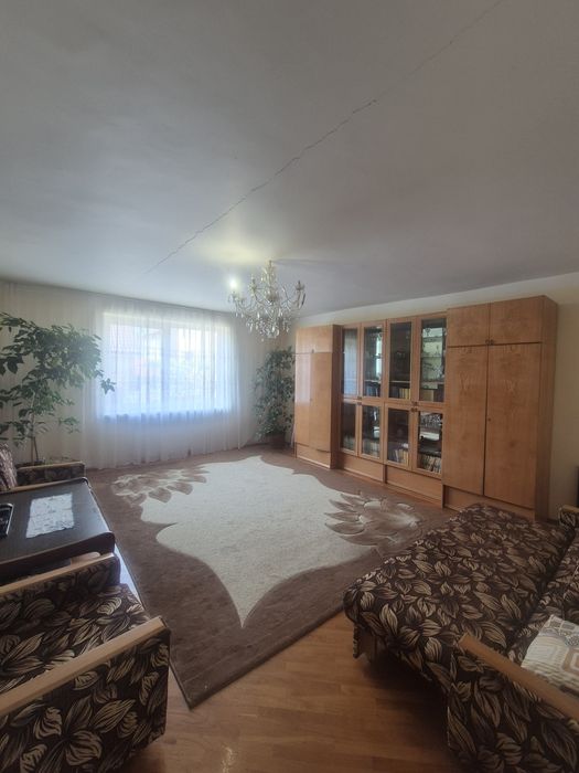 Здається в оренду кімната  у 3х кім-ній  квартирі