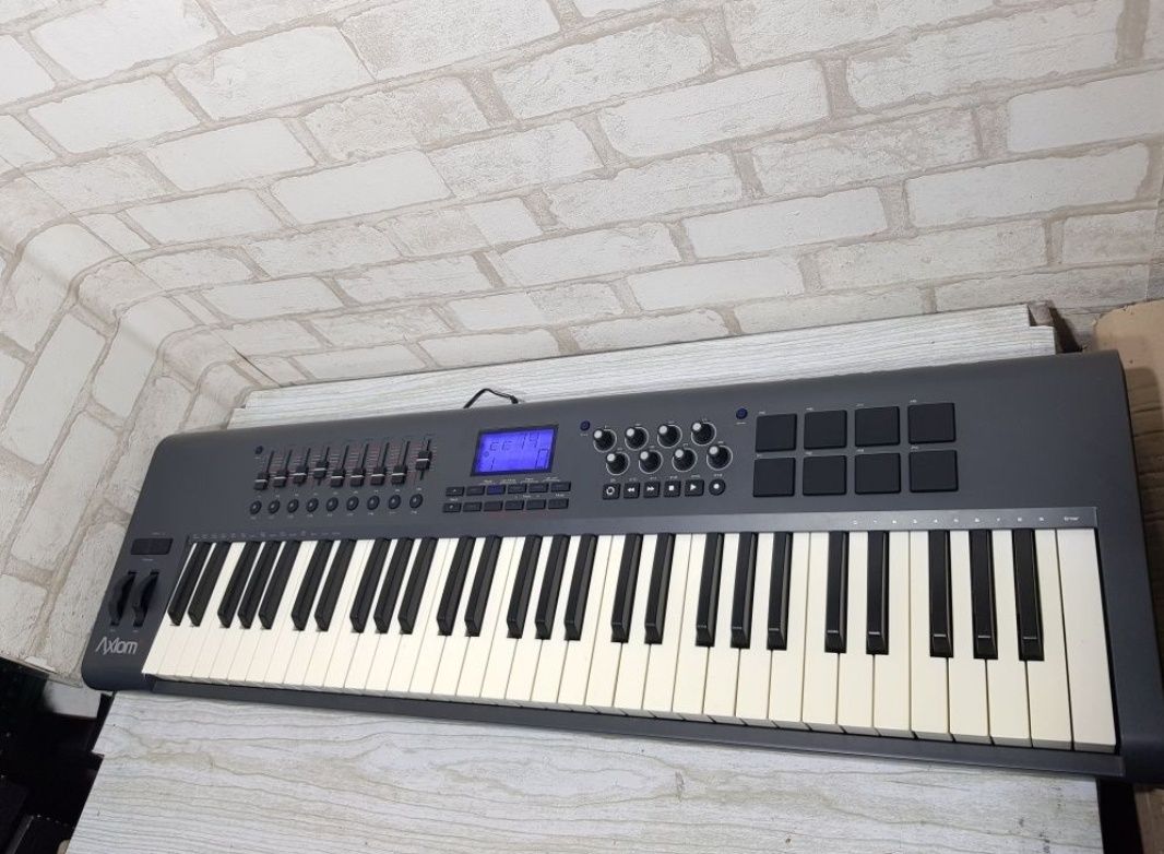 Синтезатор Yamaha PSR-323/M-Audio динамічна клавіатура б/у з Німеччин
