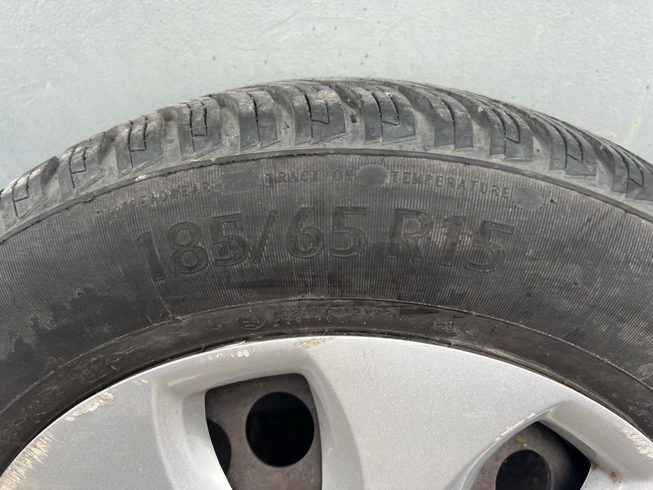 Opony  z felgami wielosezonowe 185/65 R15
