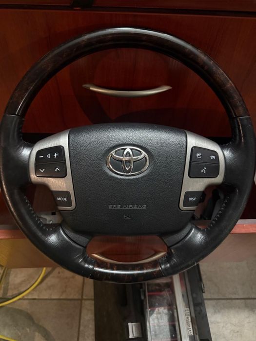 Продам кермо з Land Cruiser 200