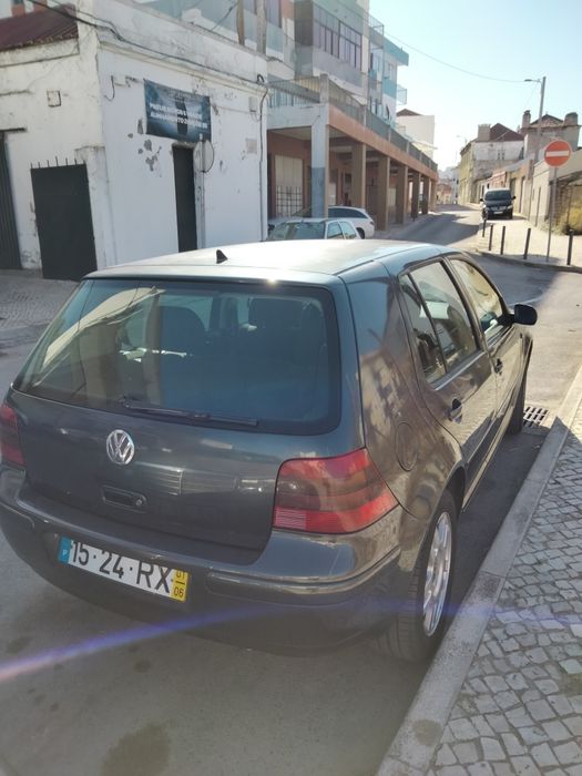 Vendo meu golf 2001 edição 25 anos estou a rertona ao meu país