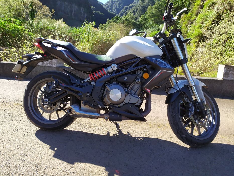 Moto Benelli 302s