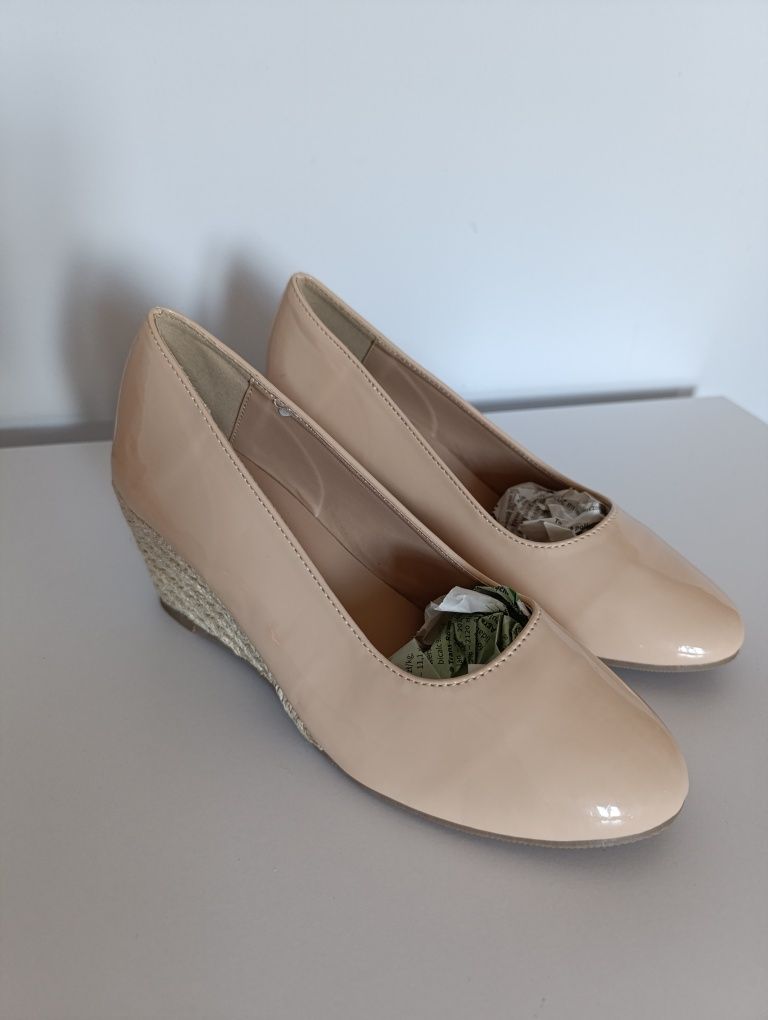 Sandałki na koturnie buty na koturnie lakierowane różowe