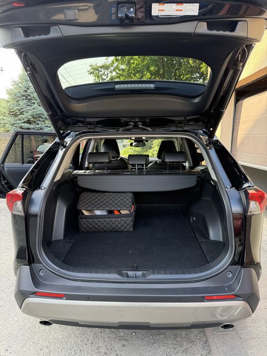 RAV 4 Hybrid 2023р від вдасника. Офіційний. Рік гарантії