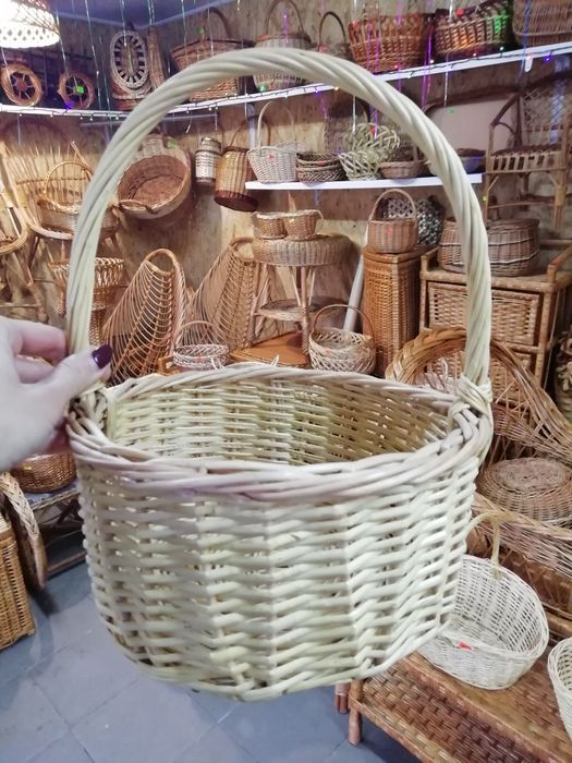 Корзина плетёная из лозы