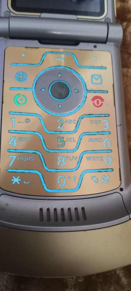 Motorola v3i dolce & gabbana