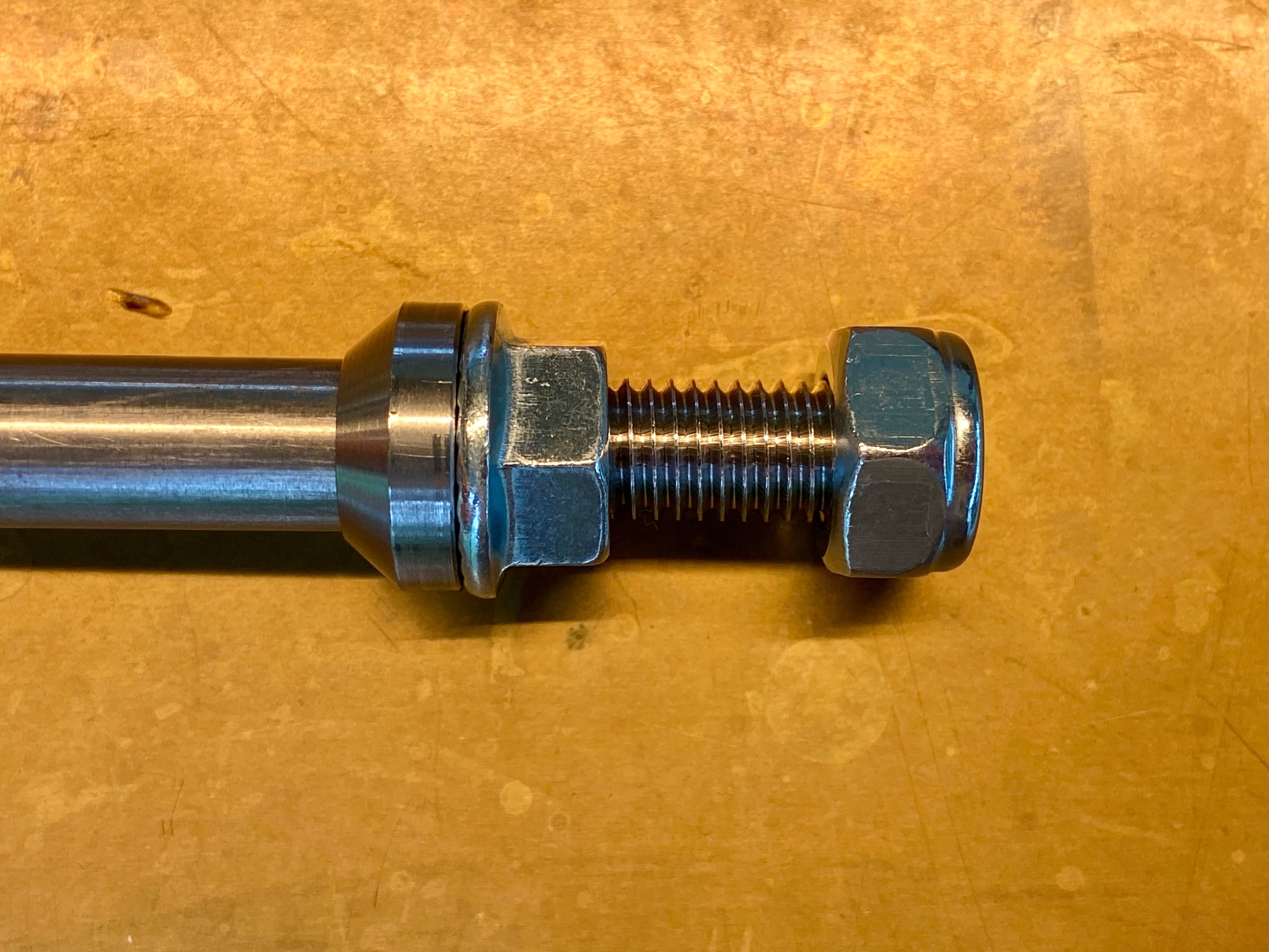 Sztywna oś adapter do przyczepki rowerowej jak thule