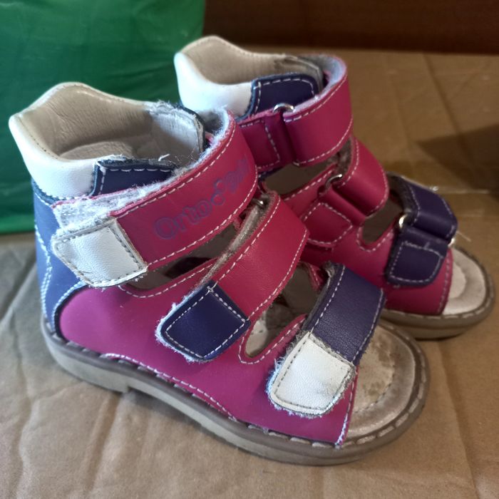 Віддам дитячі ортопедичні босоніжки 22