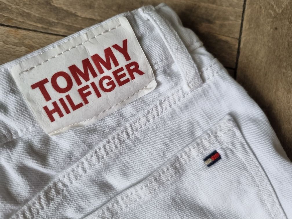 Tommy Hilfiger- krótkie spodenki 140cm. CZYTAJ OPIS