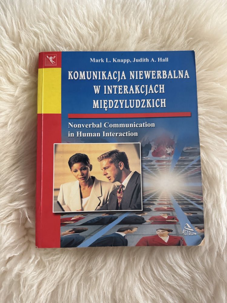 Komunikacja niewerbalna w interakcjach międzyludzkich. Knapp, Hall.