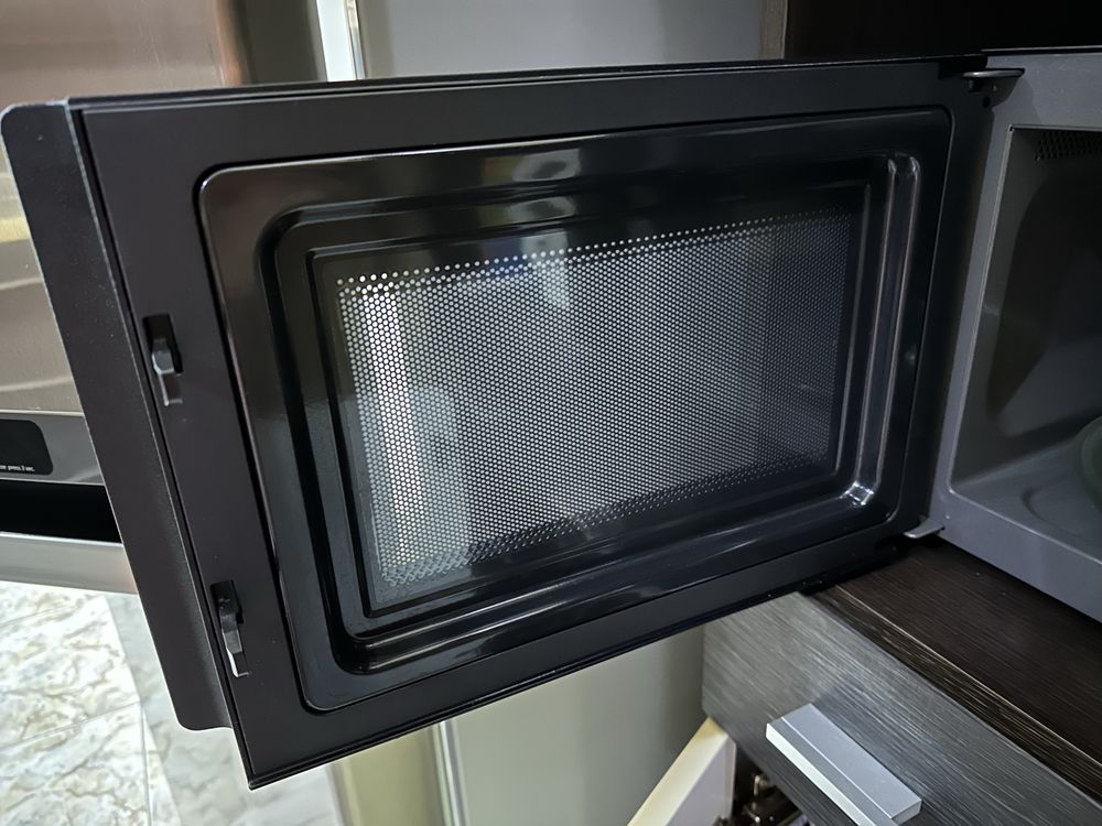 Микроволновая печь LG NeoChef с технологией Smart Inverter