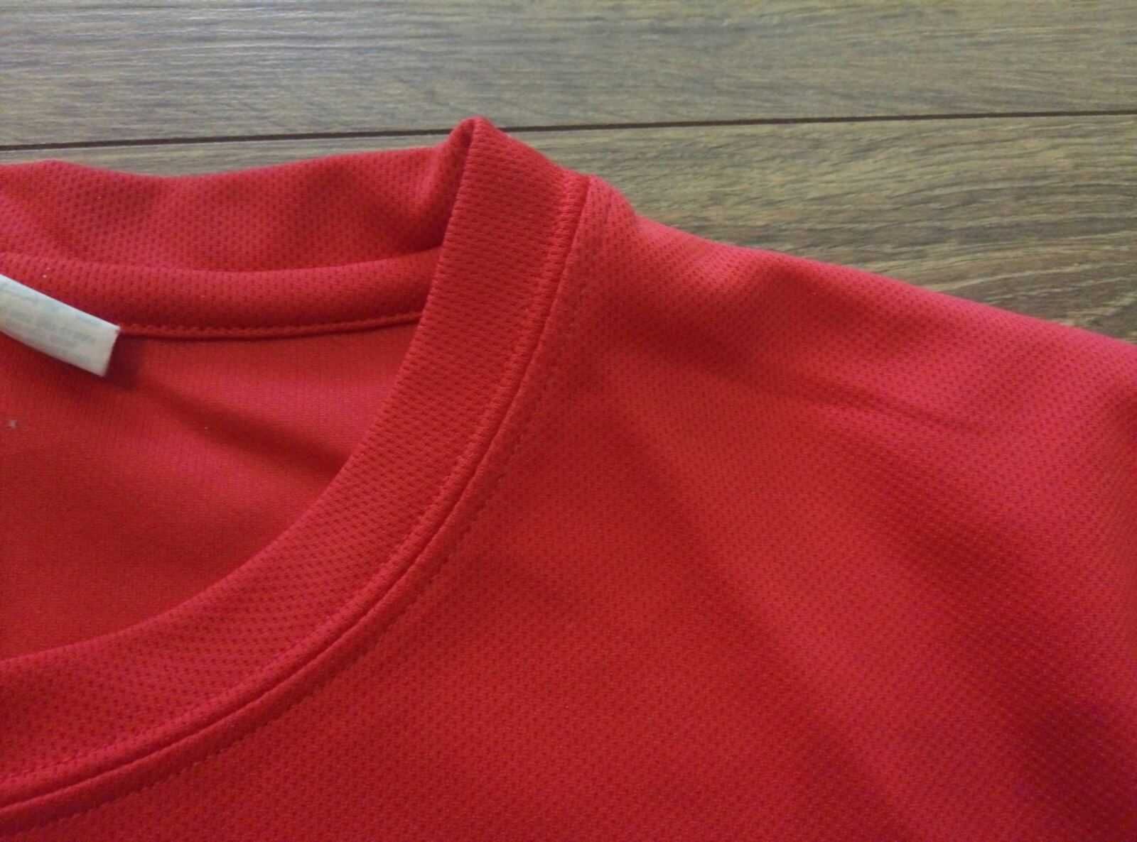 Червона спортивна чоловіча футболка