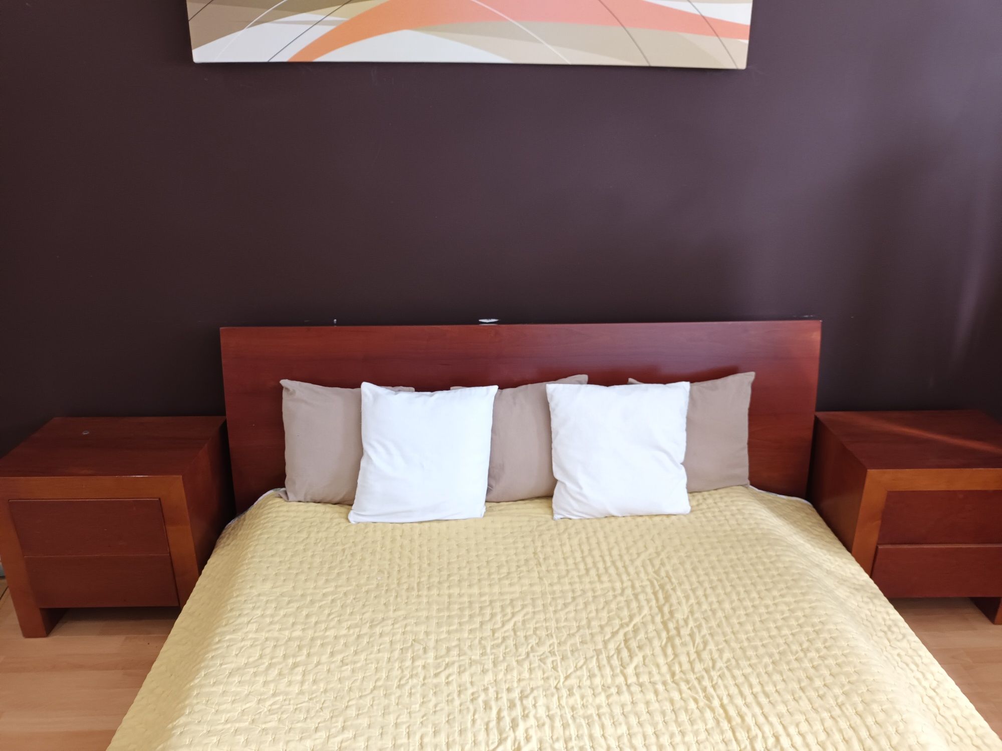 Cama de madeira casal
