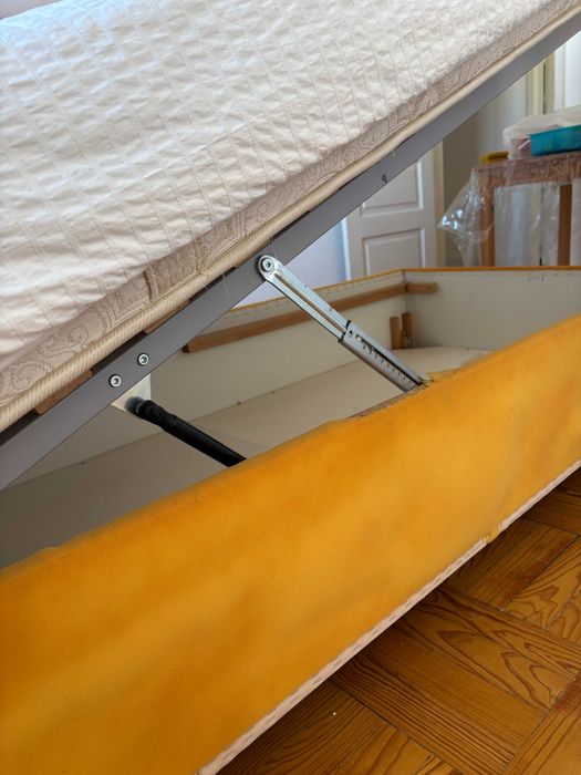 Sommier com arrumação IKEA
