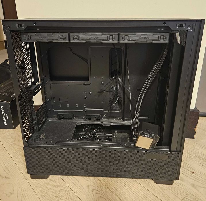 Obudowa "Antec Flux Pro" + chłodzenie CPU "Be Quiet SIlent Loop 3 420"