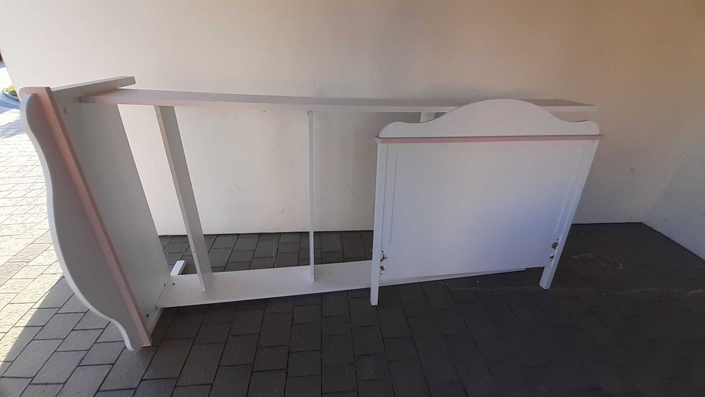 Zestaw: biurko + półka na ścianę +łóżko, materac + fotel+lampy