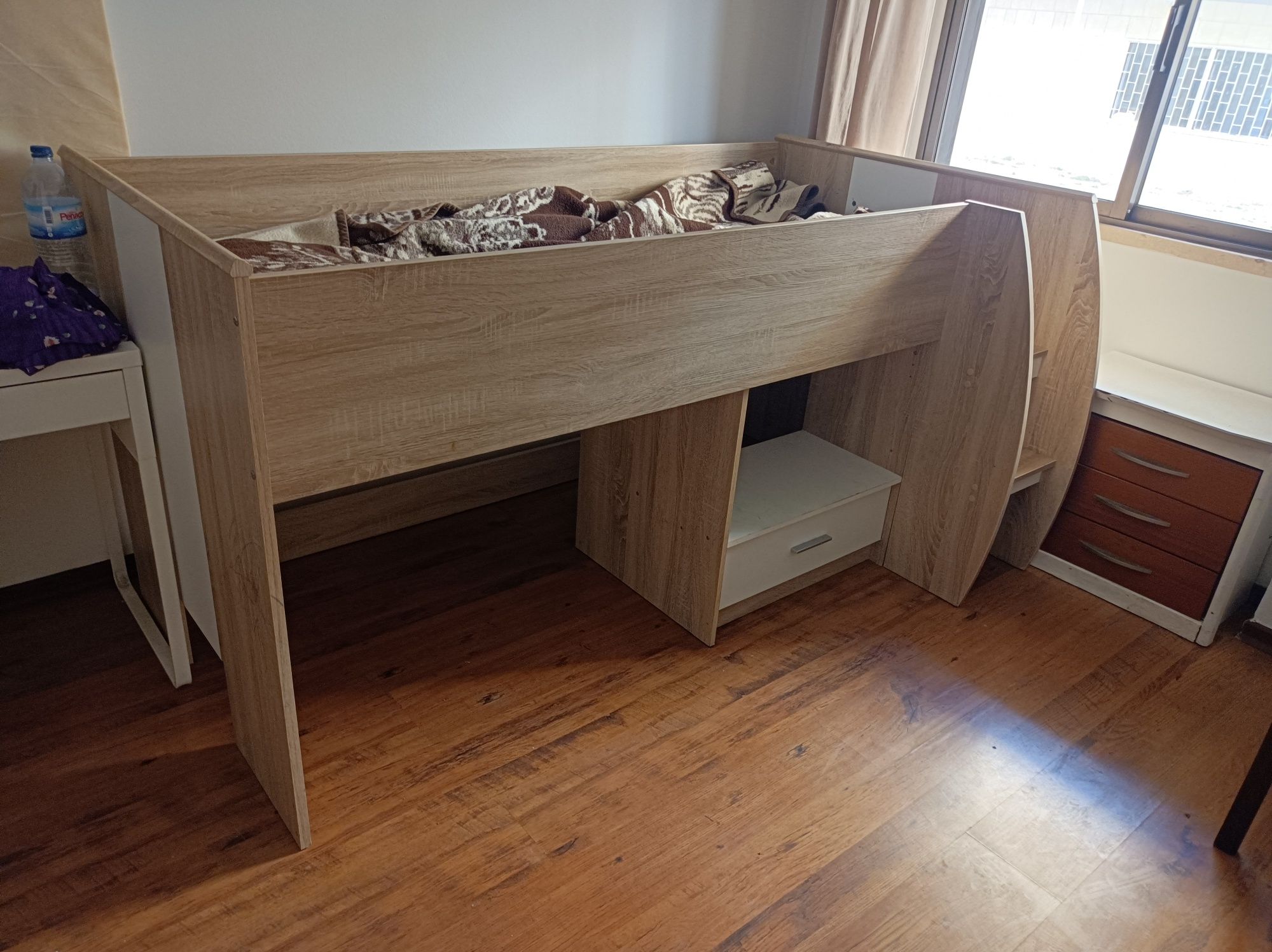 Cama com resguardo