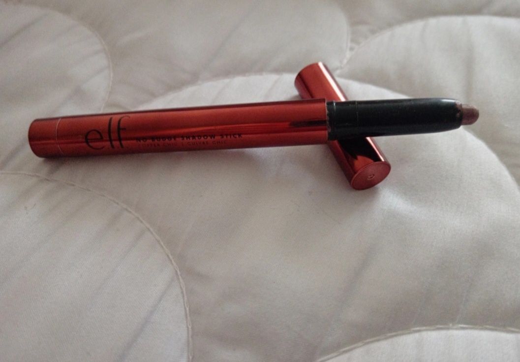 E.L.F  No Budge Shadow Stick