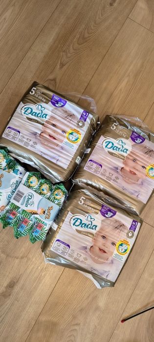 3 paczki pampersów Dada rozmiar 5 + chusteczki 6 szt