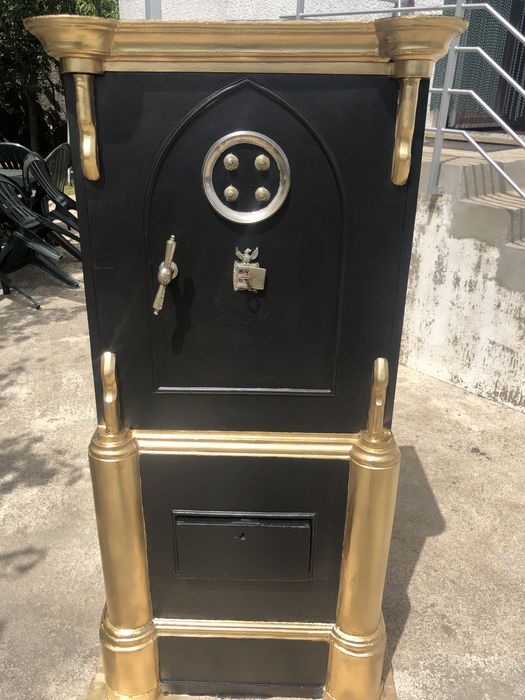 Cofre antigo metade de ferro e metade de madeira com codigo