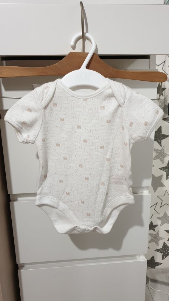 F&F białe body w beżowe misie r 62