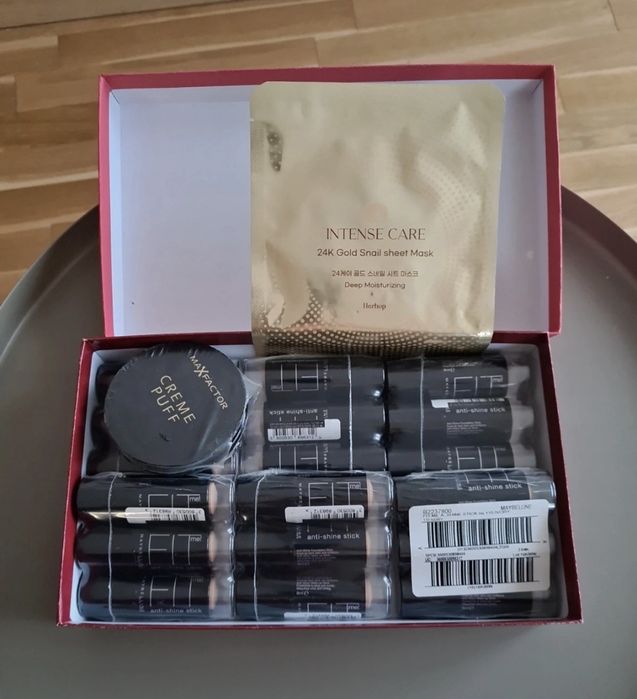 Zestaw kosmetyków Maybelline fluid i inne