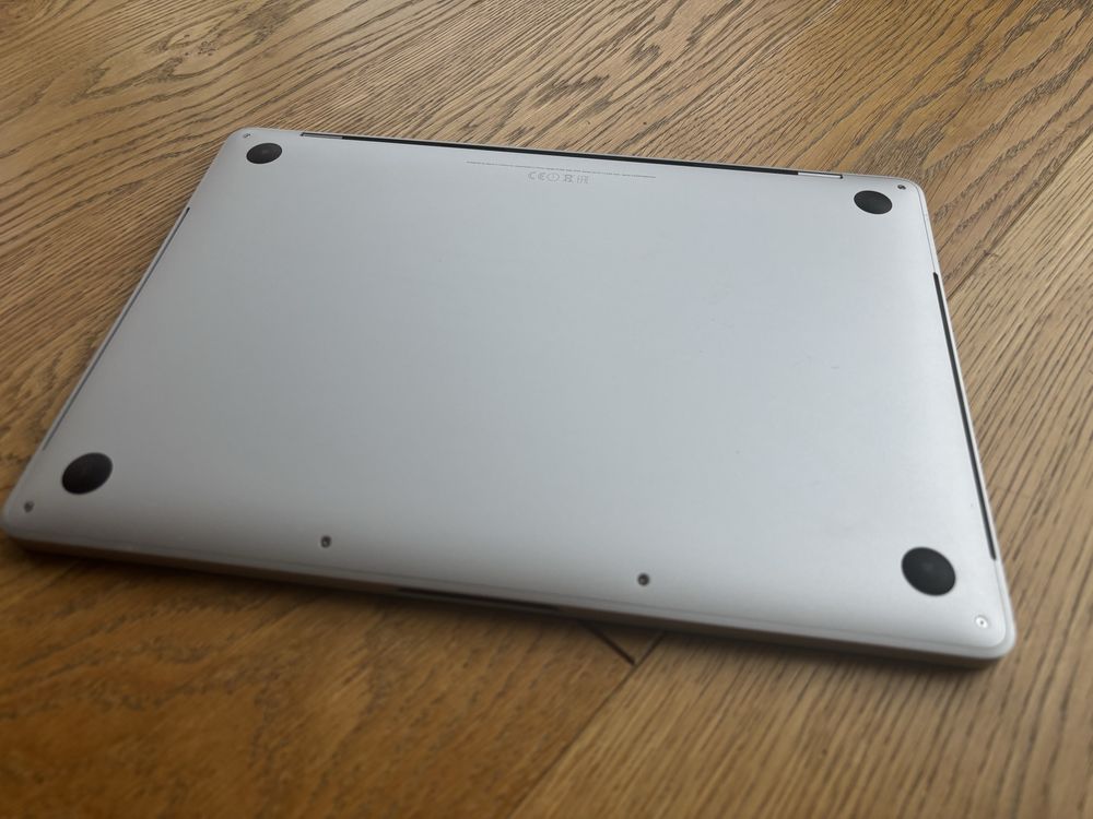 MacBook Pro 13” 2017 | i5 | 8 GB RAM | 512 GB SSD | Stan bardzo dobry