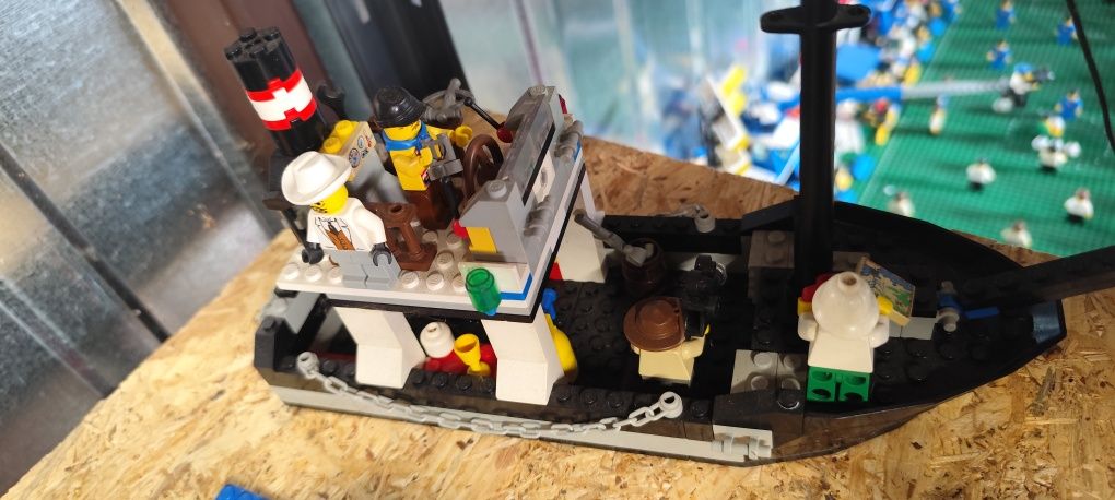 LEGO 5976 Adventurers Jungle River Expedition