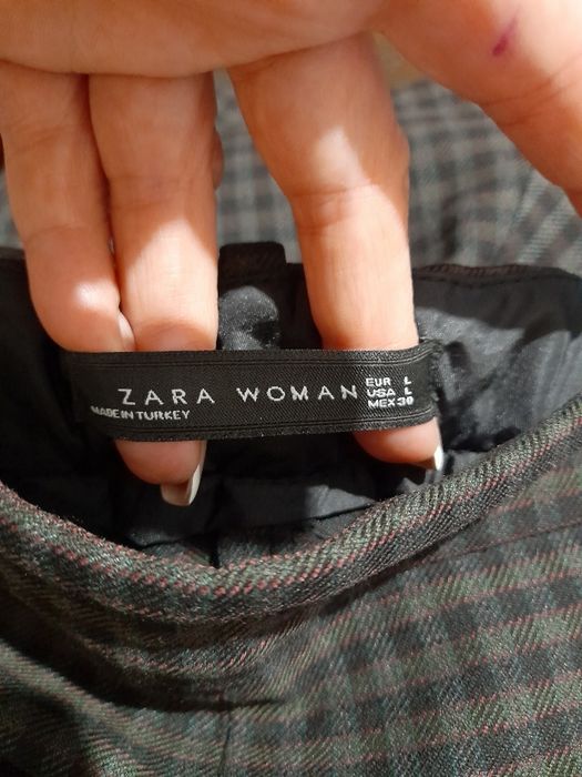 Жіночі класичні штани в клітинку від Zara