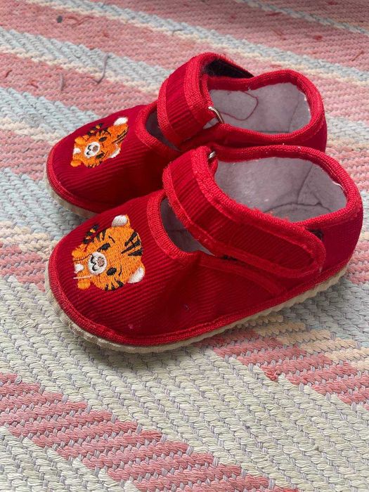 Тапочки для дівчинки