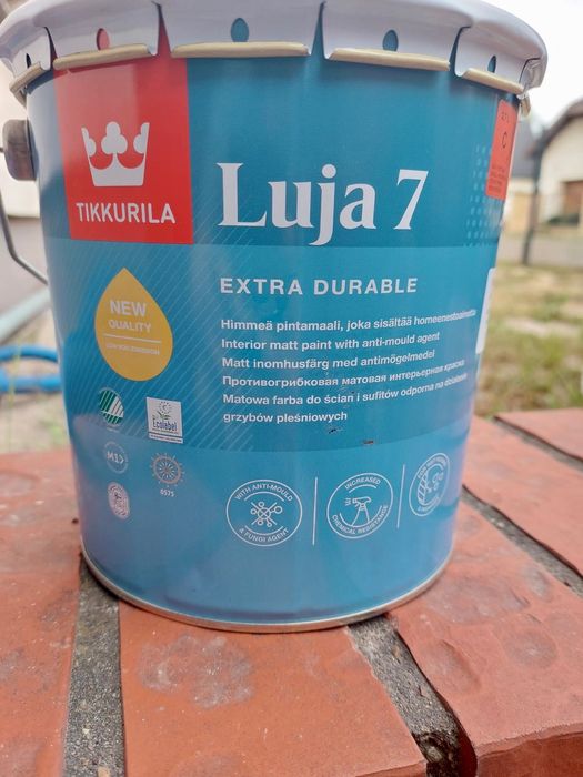 Tikkurila Luja Matt 7 - farba do łazienek, kolor ciemny fiolet