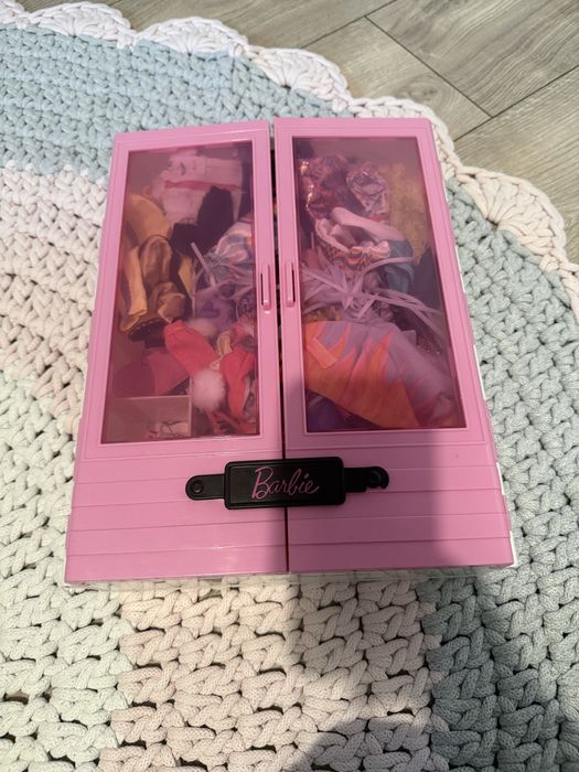 Szafa barbie z akcesoriami