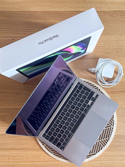 MacBook Pro 13″ M1, 16 GB RAM, 256 GB SSD – super stan