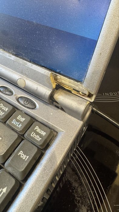 Laptop Hyrican D22ES Windows XP