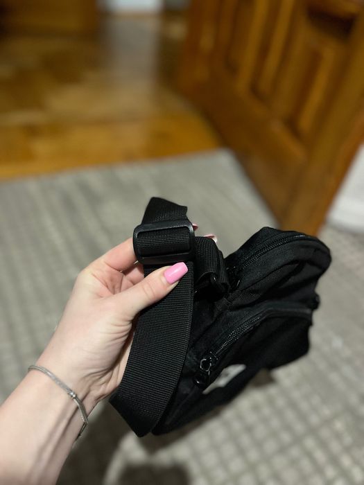 Сумка Levi’s чорна барсетка бананка кросбоді