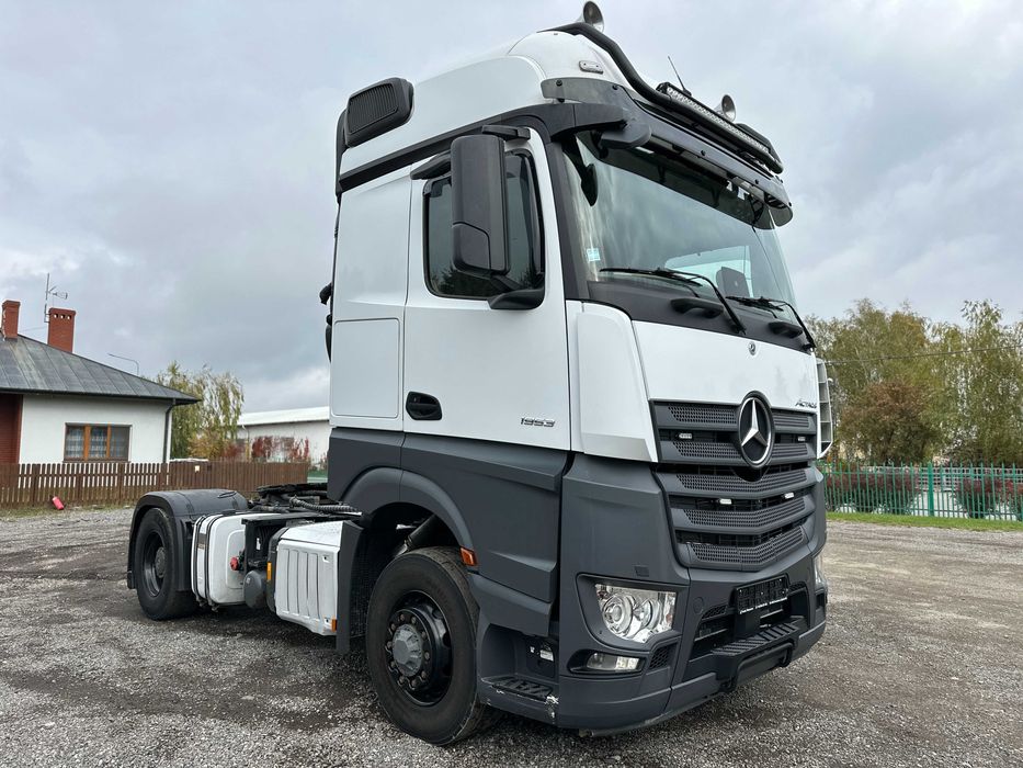 Ciągnik siodłowy Mercedes-Benz Actros 1853 4x4
