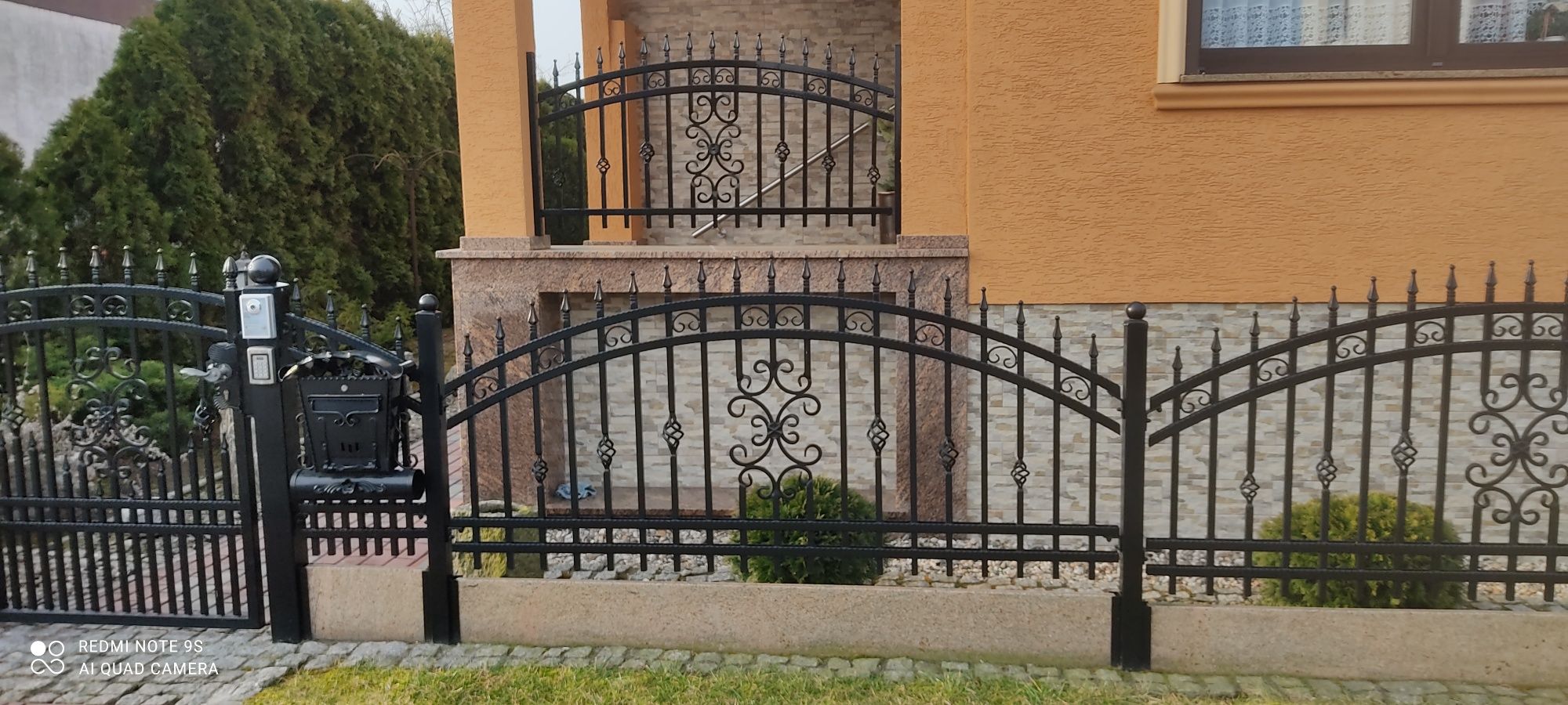 Bramy garażowe dwuskrzydłowe , balustrady,płoty,montaż płotów!!!