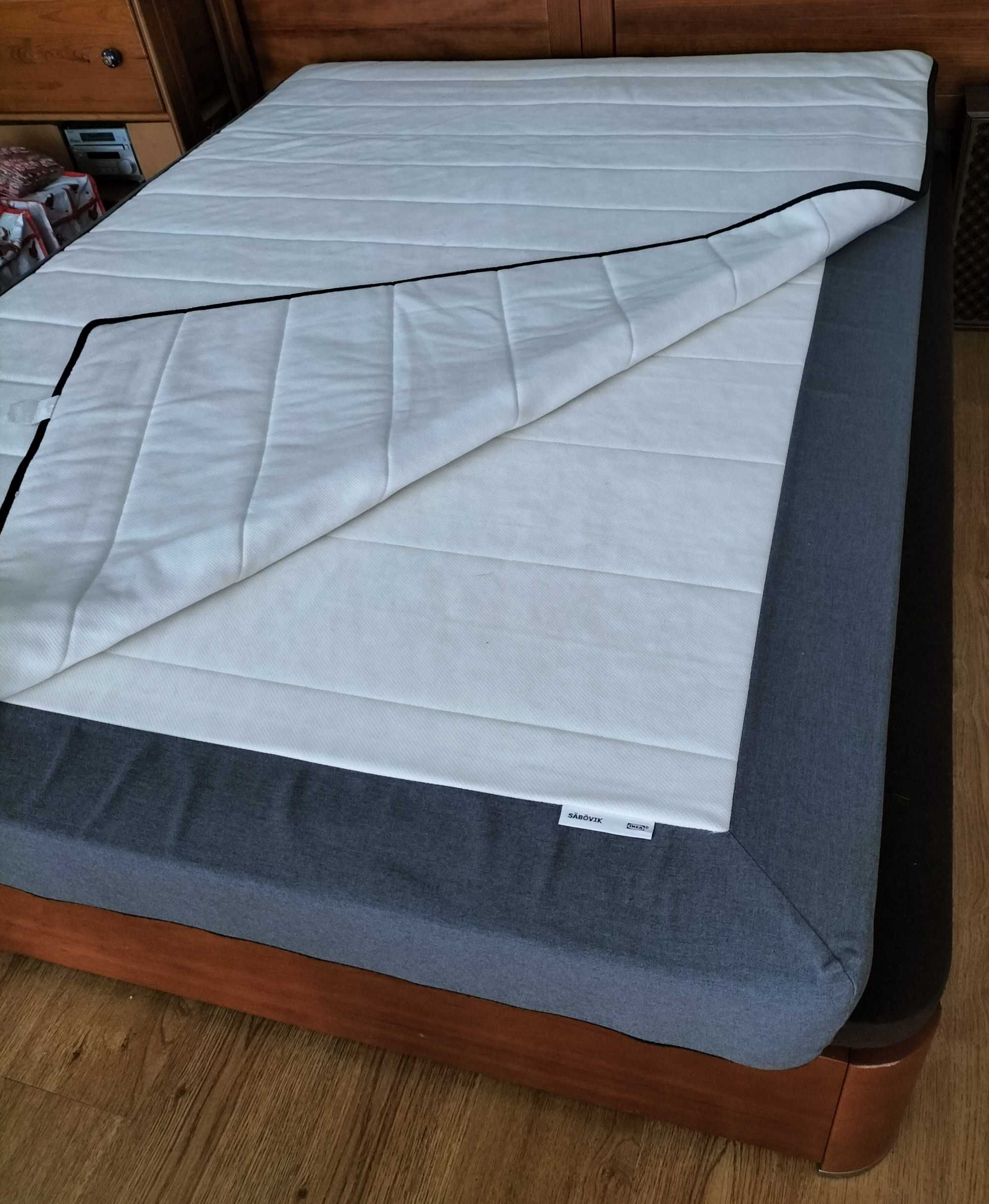 Cama de casal com arrumação e oferta de colchão