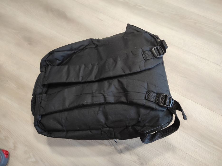 Duas Mochilas DEEPLY e outra