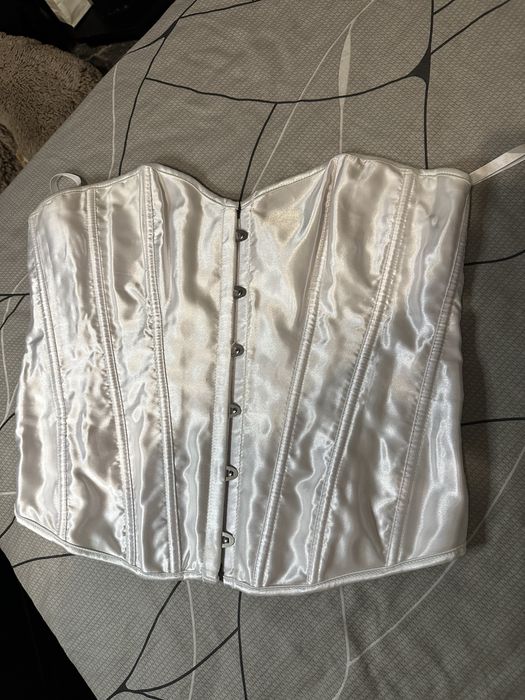 Корсет білий и чорний листайте