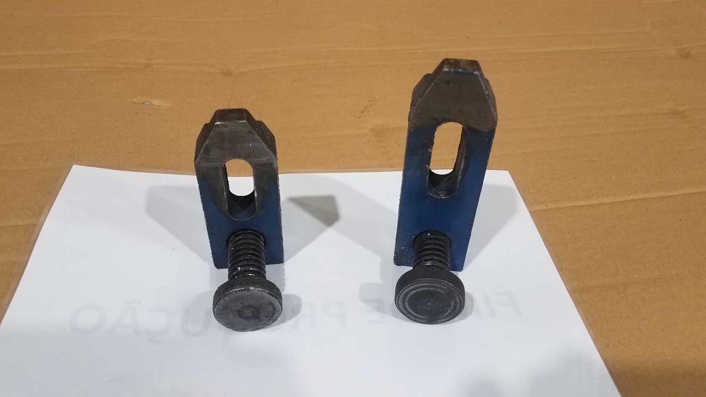 Calços de aperto para moldes