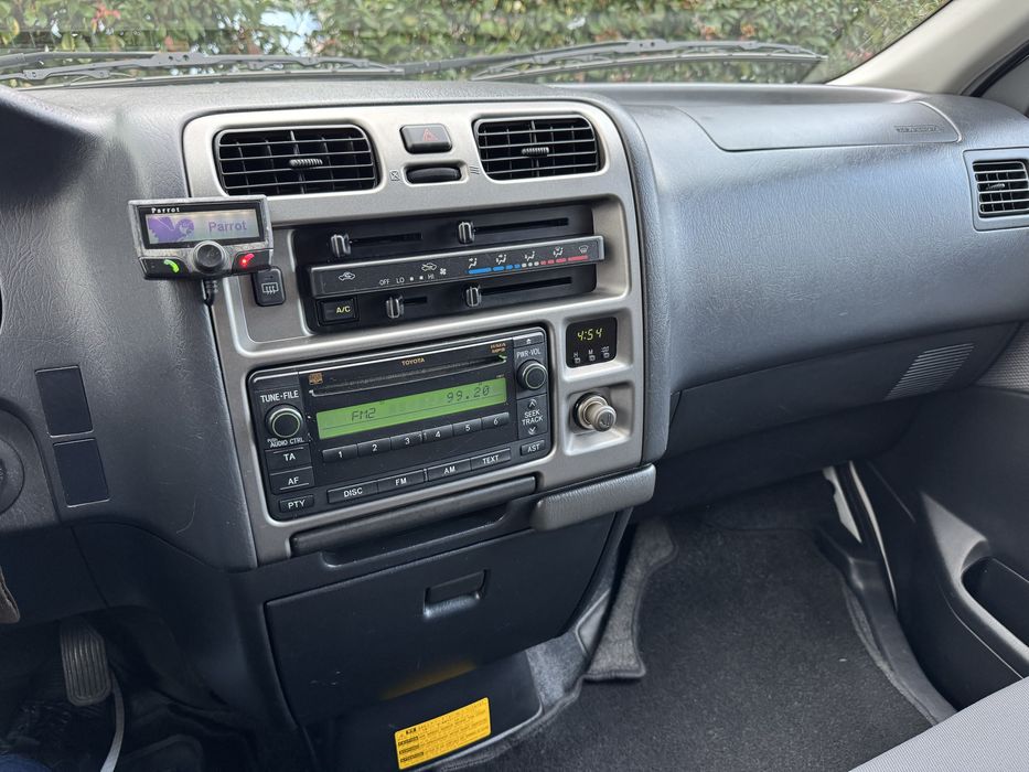 Toyota Hiace 2.5D - 4D 6 Lugares