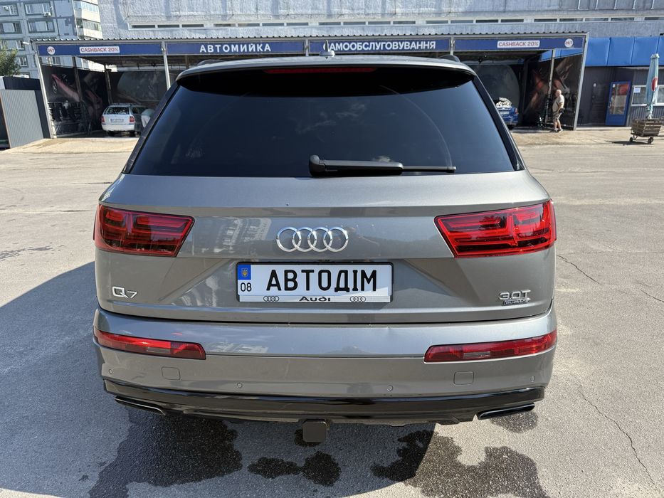 Ауди Q7 3 л бензи в хорошем состояние