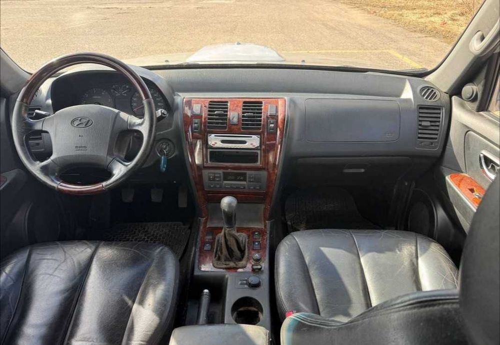 В Черкасах Hyundai Terracan Mitsubishi Pajero