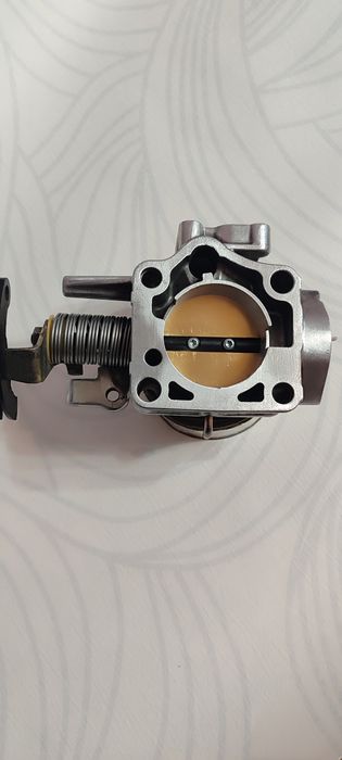 Дроссельная заслонка Тойота.  Оригинал  !