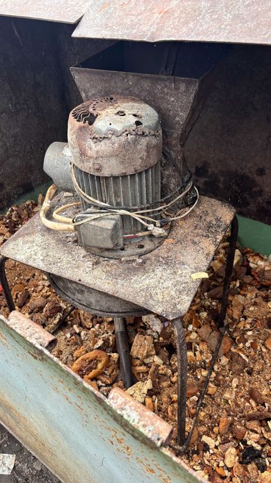 Мельница для помола зерна на дерть или комбикорма