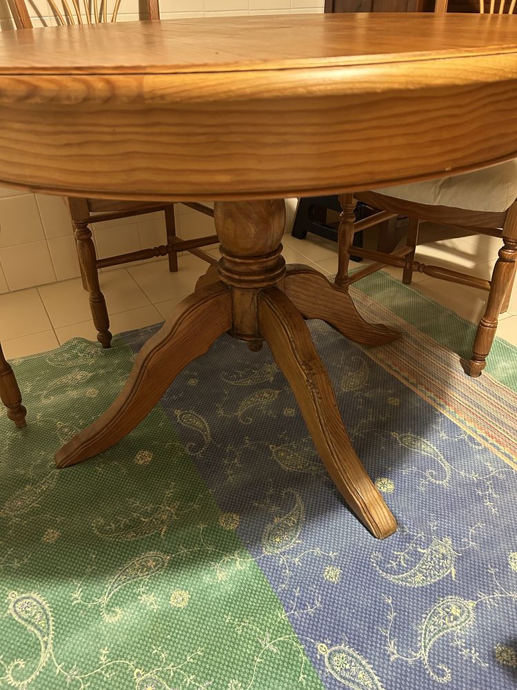 Mesa e 4 cadeiras - madeira