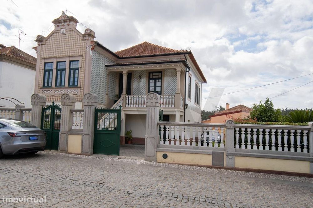 Moradia T4+2 com Charme e Arquitetura Distinta em Frossos – Albergaria