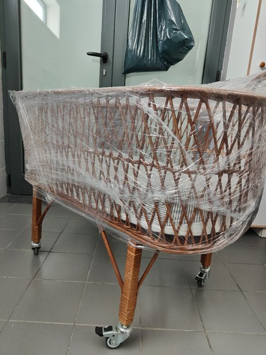 Berço em vime palhinha com rodas